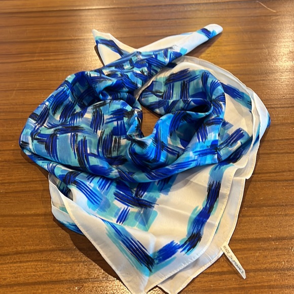 Soie Naturelle scarf Made in France, lovely blue and white mid century pattern! - Picture 8 of 8